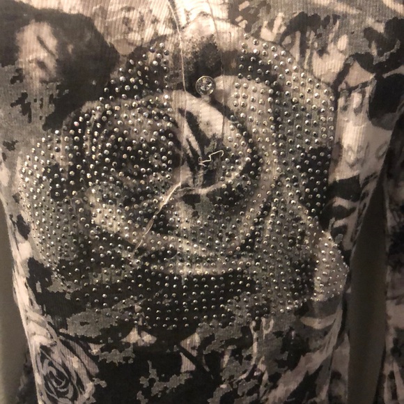 Long sleeve BW top - Picture 2 of 6